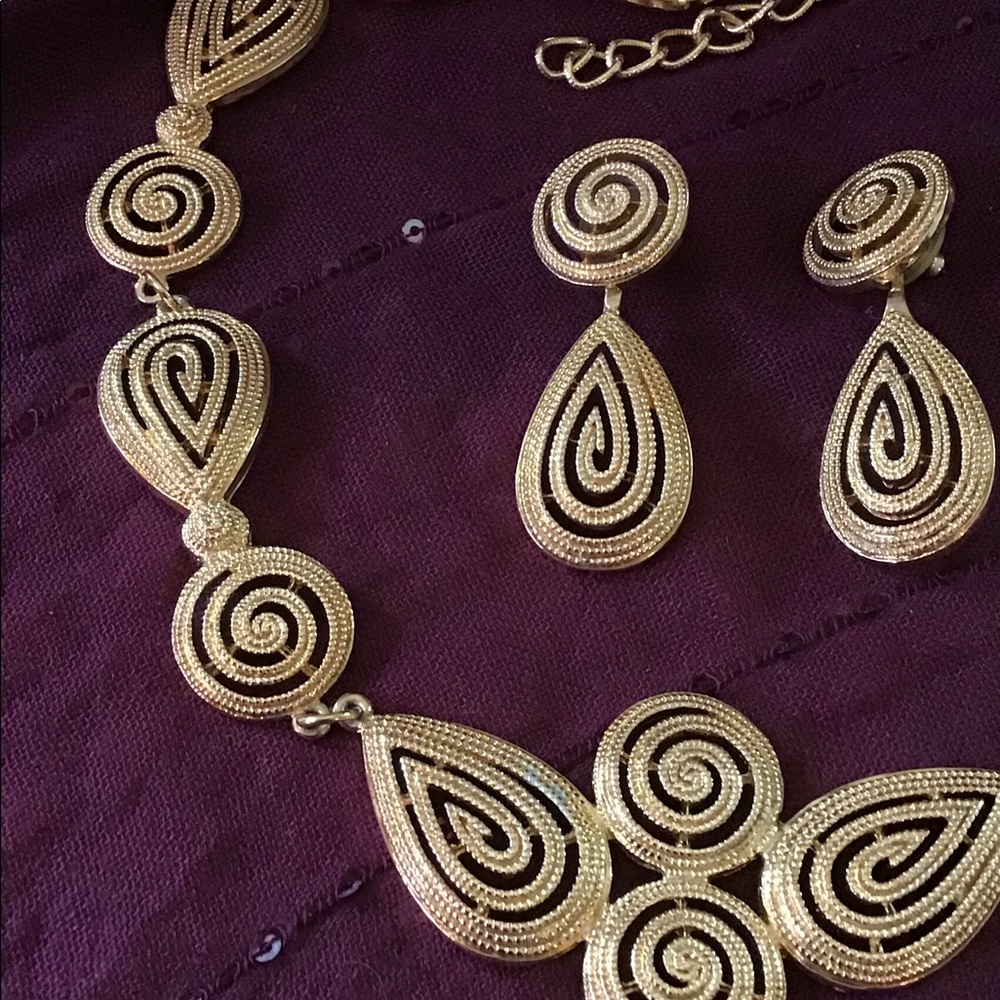 Necklace and earrings set - Picture 4 of 7